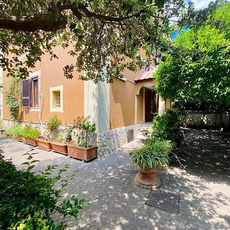 Los Mochileros Hostel - Age Limit 18-28 Неаполь Екстер'єр фото